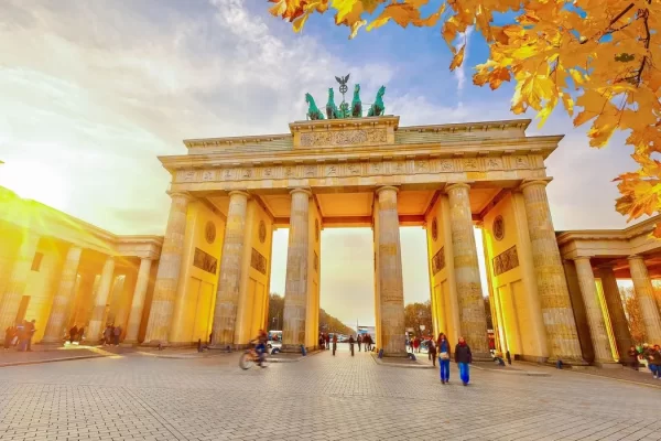 deutschland berlin seit dem fall der berliner mauer gilt das brandenburger tor in berlin als symbol der deutschen einheit s borisov shutterstock 20200407042230 11zon